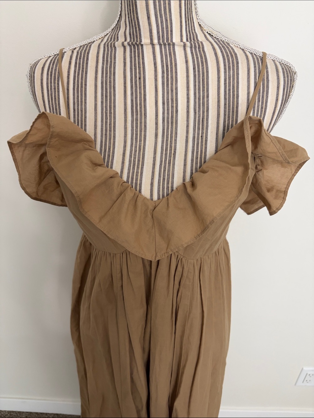 H&M Tan Ruffle-Top Maxi Dress - Picture 4 of 10